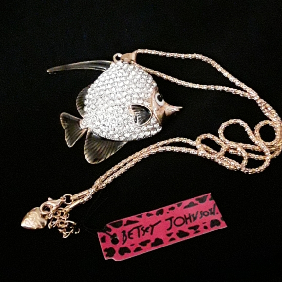 CRYSTAL FISH NECKLACE - Picture 3 of 5